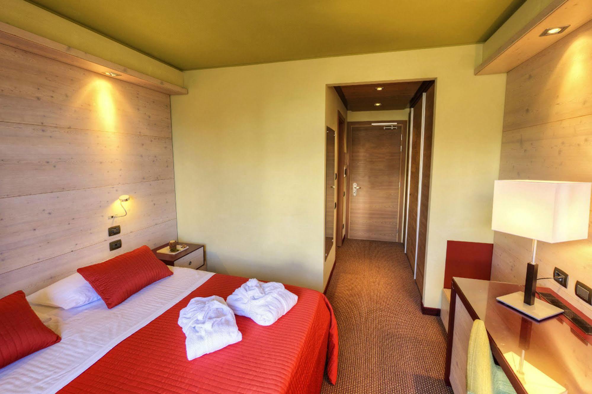 Hotel Sansicario Majestic Cesana Torinese Kültér fotó